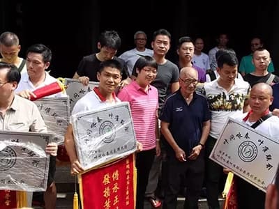 叶准师父发放证书